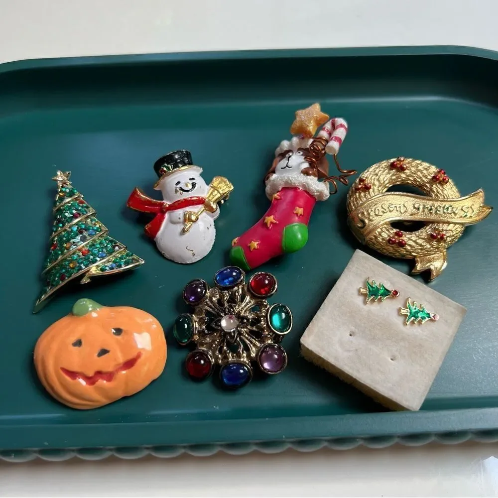 7 Piece Vintage 1980s / 1990s Holiday Christmas Halloween Brooch Earring Lot